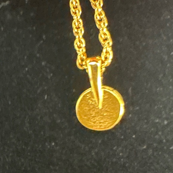 Nina Ricci Round Rhinestone Pendant Necklace - Picture 4 of 4